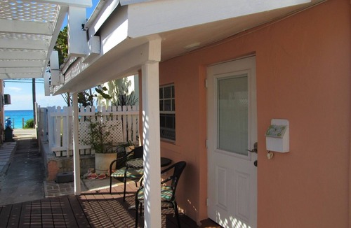 Alice Town Cottage | BEACH SIDE-CENTRAL LOCALE-OCEAN VIEW-AC-FREE WIFI-FULL AMENITIES