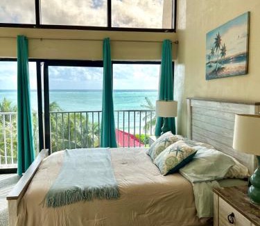 Williams Town Apartment | Beachfront 2BR Townhouse with Pool & Ocean View