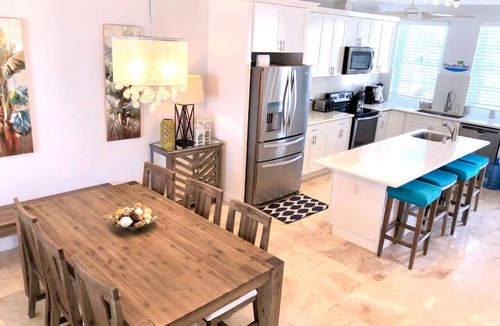 Palm Cay House | Beachfront 4 Bedroom Luxury Villa Directly On White Sand Beach