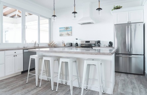 William's Town House | BEACHFRONT! Best Location on Private Lazy River Sand Bar. Always Calm Water!