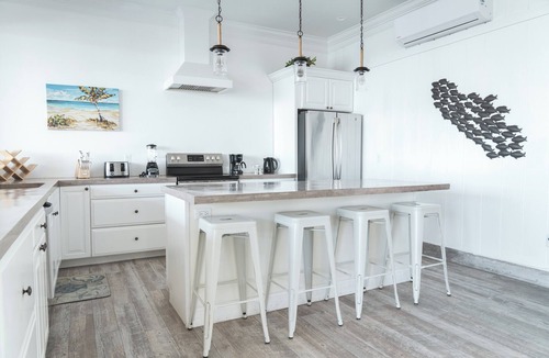 William's Town House | BEACHFRONT! Best Location on Private Lazy River Sand Bar. Always Calm Water!