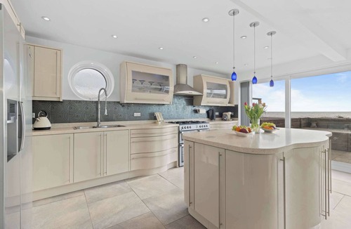 Pevensey House | Beachfront Bungalow in Pevensey Bay with Sea Views