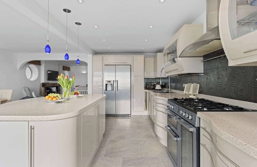 Pevensey House | Beachfront Bungalow in Pevensey Bay with Sea Views