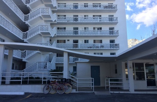 Discovery Bay Condo | Beachfront condo directly on Grand Bahama's beautiful Coral Beach