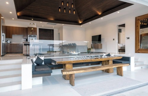 Governor's Harbour House | Beachfront Estate w/Htd Pool, Prime Banks Rd Location. Walk to Tippys!