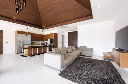 Governor's Harbour House | Beachfront Estate w/Htd Pool, Prime Banks Rd Location. Walk to Tippys!
