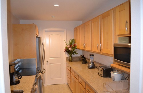 Kihei House | BEACHFRONT FAMILY ESTATE: Sleeps 15 - 4 separate Units with optional cottage.