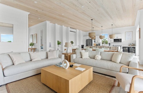 William's Town House | BEACHFRONT New Luxury Beach Home, Always Calm Beach on Lazy River Sand Bar.