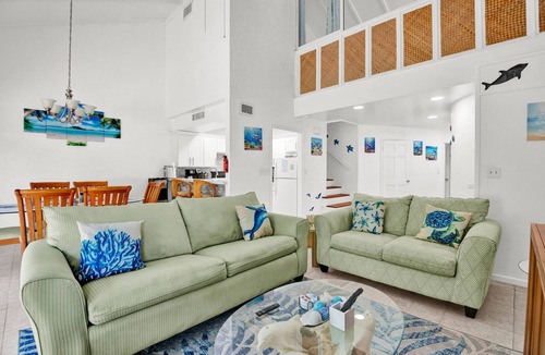 Paradise Island Villa | Beachfront Villa Walk to Atlantis Sleeps 8