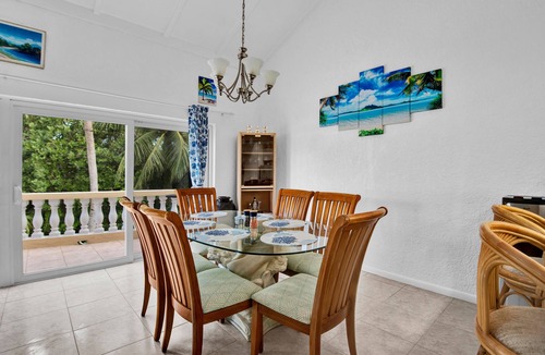 Paradise Island Villa | Beachfront Villa Walk to Atlantis Sleeps 8