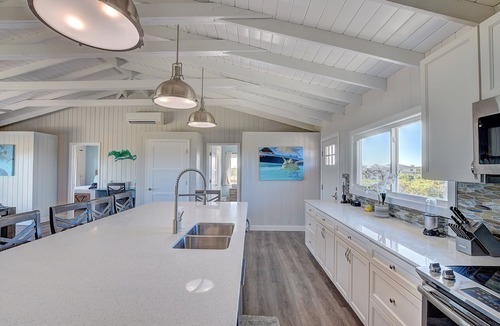 Staniel Cay Villa | Beachfront Villa with swim-up pool bar, spa, and pickleball court