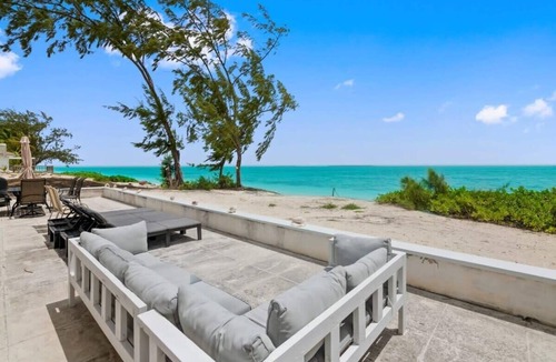 Rokers Point House | Beachfront White Palm Villa - Tar Bay