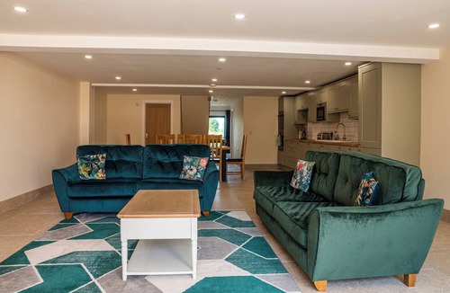 Little Rissington Cottage | BEARS COURT BARN 6, pet friendly in Bourton-On-The-Water