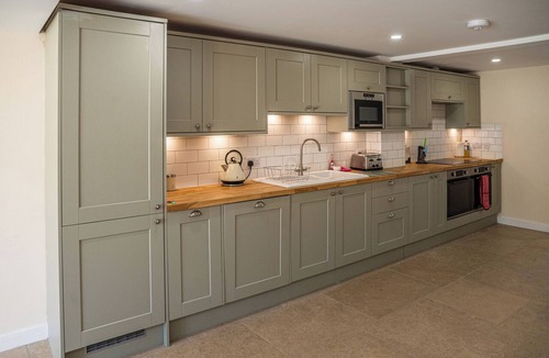 Little Rissington Cottage | BEARS COURT BARN 7, pet friendly in Bourton-On-The-Water