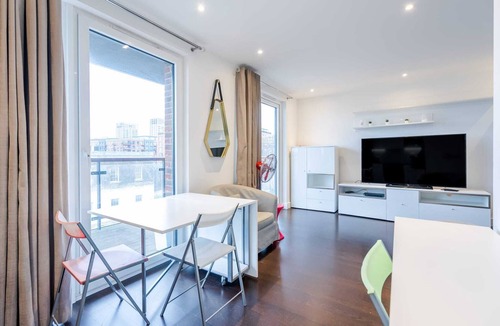 Woolwich Riverside Apartment | Beautiful 2-Bed Apartment in London