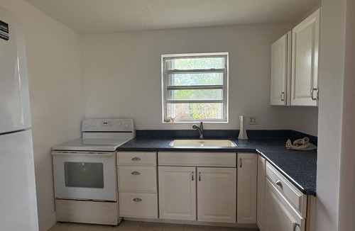 Great Exuma Apartment | Beautiful 2-bedroom apartment in Tropic of Cancer 100 yards to the Beach