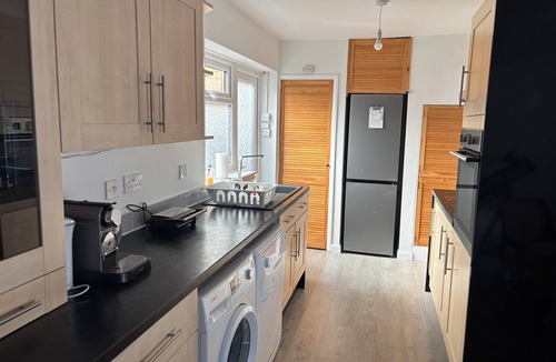 Great Houghton House | Beautiful 2-bedroom bungalow in welcoming Northampton perfect for relaxing stay