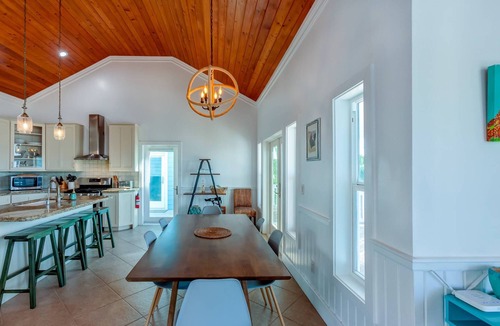 Hope Town Villa | Beautiful 4 Bedroom Villa with Ocean Views and Beach Access