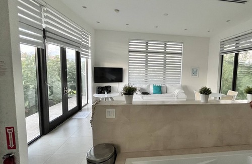 Alice Town Apartment | Beautiful 5 Star Bungalow