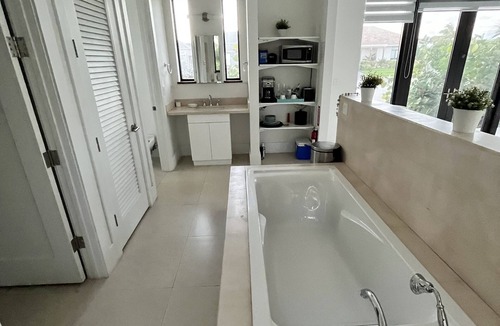 Alice Town Apartment | Beautiful 5 Star Bungalow