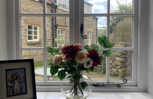 Hutton le Hole Cottage | Beautiful and very spacious 4 bedroom detached cottage in picturesque village