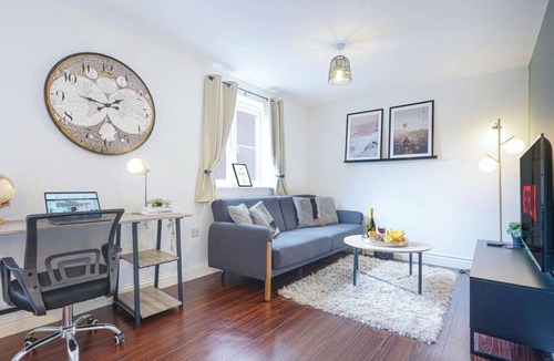 Northampton Condo | Beautiful Apartment Close to Town Centre Free Parking Fast-Wifi Sky TV By Yoko Property