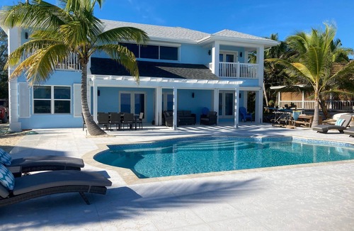Tar Bay House | BEAUTIFUL BEACH HOUSE ON TAR BAY HEATED POOL , BAR & GRILL