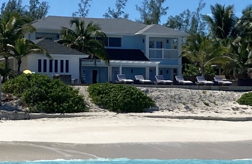 Tar Bay House | BEAUTIFUL BEACH HOUSE ON TAR BAY HEATED POOL , BAR & GRILL