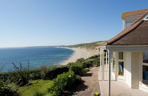 Gunwalloe House | Beautiful Cliff Top Cornish House with outstanding sea views overlooking beach