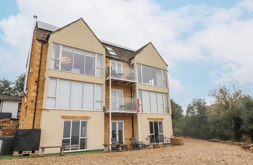 Bourton-on-the-Water Apartment | Beautiful Cotswold View
