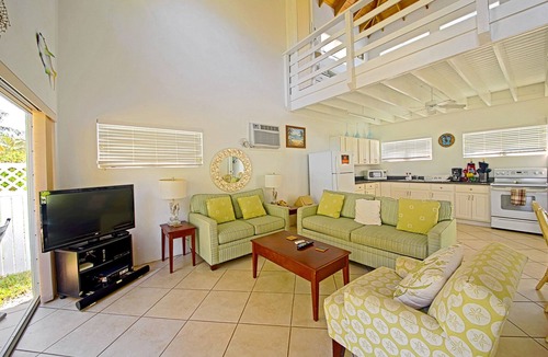 Spanish Wells House | Beautiful Cottage Only 60 Feet from Stunning White Sand Beach