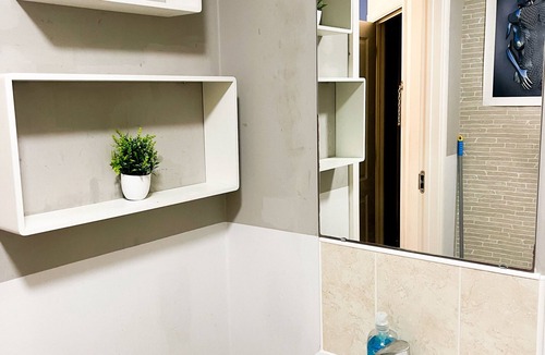 Wolverhampton Apartment | Beautiful en-suite room, near train station.