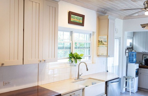 Dunmore Town House | Beautiful Harbourside Property with Pool on Water + Private Dock