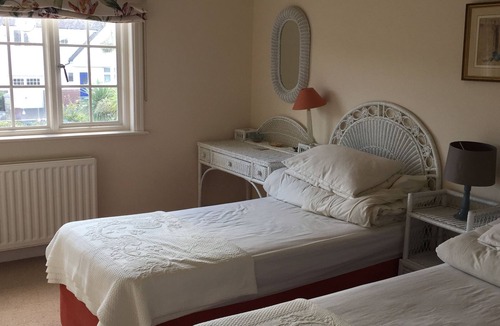 Nettlestone House | Beautiful house on the seafront in the centre of Seaview village
