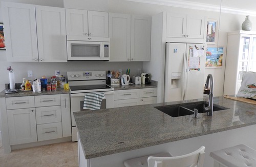 Palm Cay House | BEAUTIFUL ISLAND RETREAT WITH STUNNING VIEWS AND BEACH!