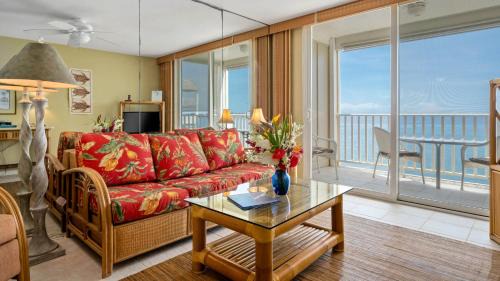 Kailua-Kona House | Beautiful Oceanfront Condo! - Hale Kona Kai 303