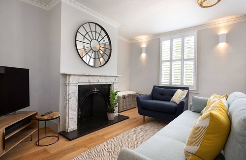 Henley-on-Thames Apartment | Beautiful period Henley 2 bed apt with gated parking for 1 car