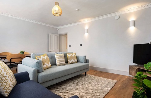 Henley-on-Thames Apartment | Beautiful period Henley 2 bed apt with gated parking for 1 car