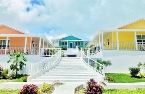 Rolleville Villa | Beautiful Queen Beach Villa