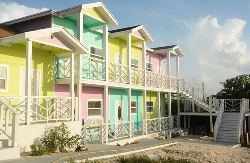Rolleville Villa | Beautiful Queen Beach Villa
