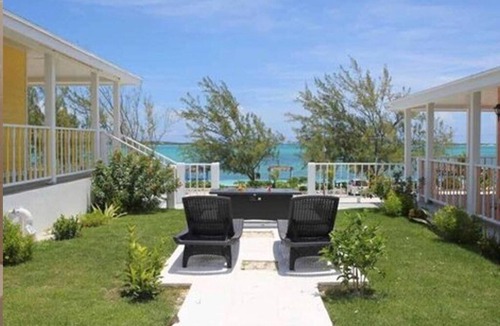 Rolleville Villa | Beautiful Queen Beach Villa