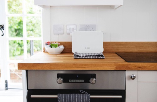 Christchurch Cottage | Beautiful Town Centre Riverside Cottage