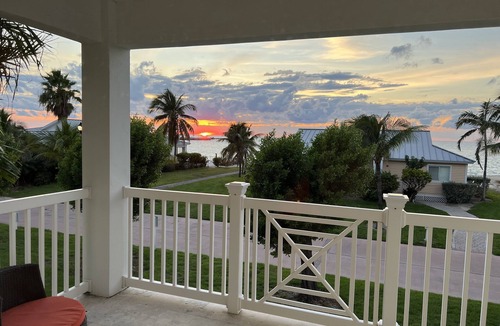 Bailey Town House | Beautiful Tree House at Bimini Bay - steps away from the beach