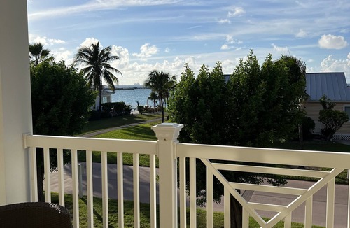 Bailey Town House | Beautiful Tree House at Bimini Bay - steps away from the beach