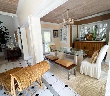 Nassau Villa | Beautiful Villa by the Beach