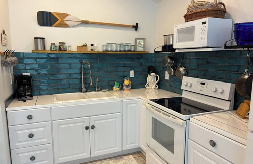 Treasure Cay Condo | Beautifully furnished Treasure Cay 2bd 2bth condo with 36’ boat slip!