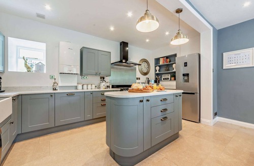 Fossebridge Cottage | Beautifully presented dog friendly holiday home -Lakeside House
