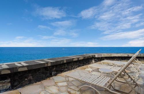 Kailua-Kona House | Beautifully Renovated Oceanfront Condo w/breathe taking Views! - Hale Kona Kai 302