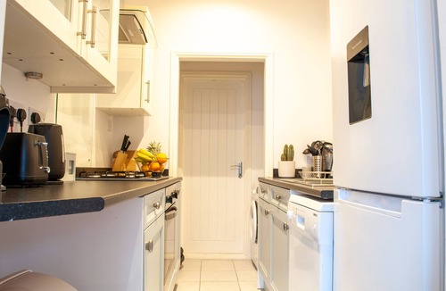 Kempston Condo | Bedford Rd Apartment| Ideal for Hospital & Town Centre