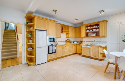 Churchill House | Belgravia - Charming Spacious 4 Bed Home for 9